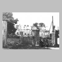 089-1000 Das Schloss, 1945 unbeschaedigt, wurde von den Russen als ehemaliger Herrensitz mutwillig zerstoert.jpg